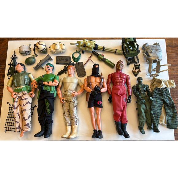 Large Vintage Lot of 25+ GI JOE Figurines and Accessories - Picture 8 of 8